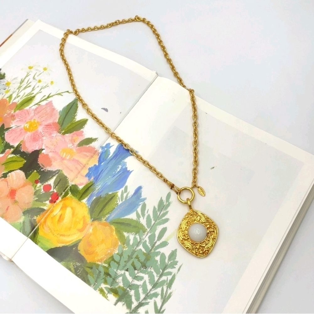 Authen Chanel Coco Arabesque Diamond Pearl Necklace Engraved 3893 W/Box - Picture 4 of 16